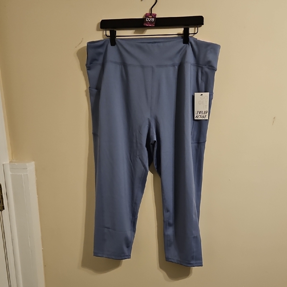 Level Up Active Blue Cropped Leggings. NWT